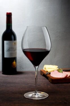 Nude Vinifera Rode Wijnglas 790 Ml Kristalglas 2 Stuks -Glaswerk Winkel 1800 2700 0000 lifestyle vinifera red wine glass 66099 1070879 1200x1800